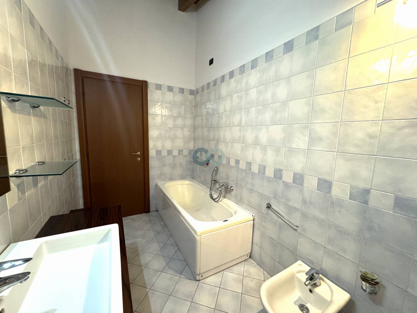 AMPIO E LUMINOSO APPARTAMENTO IN RESIDENCE CON PISCINA 10