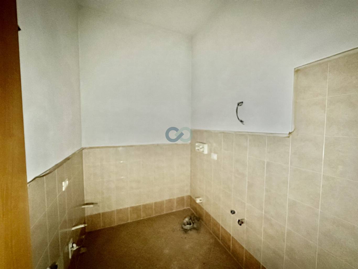 Intero piano con 3 Bilocali 16