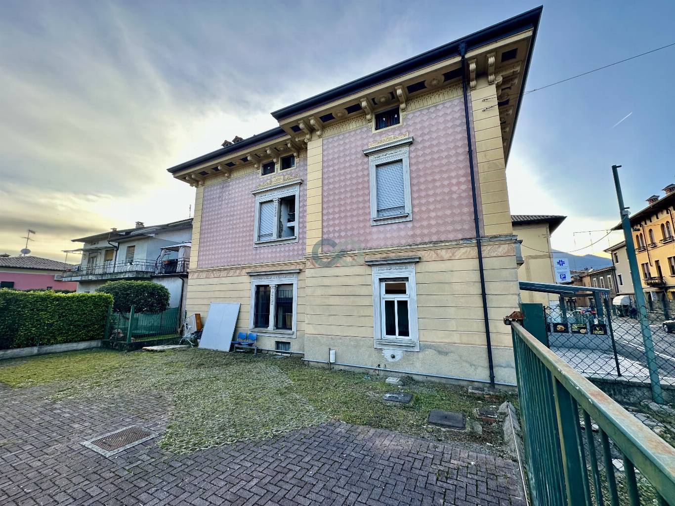 Intero piano con 3 Bilocali 4