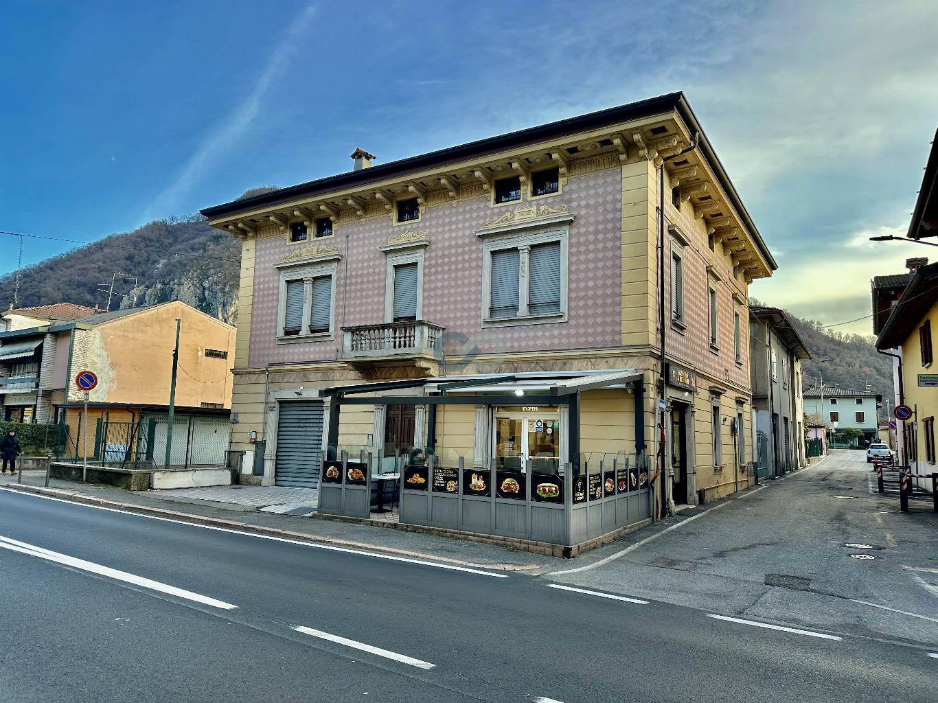 Intero piano con 3 Bilocali 2