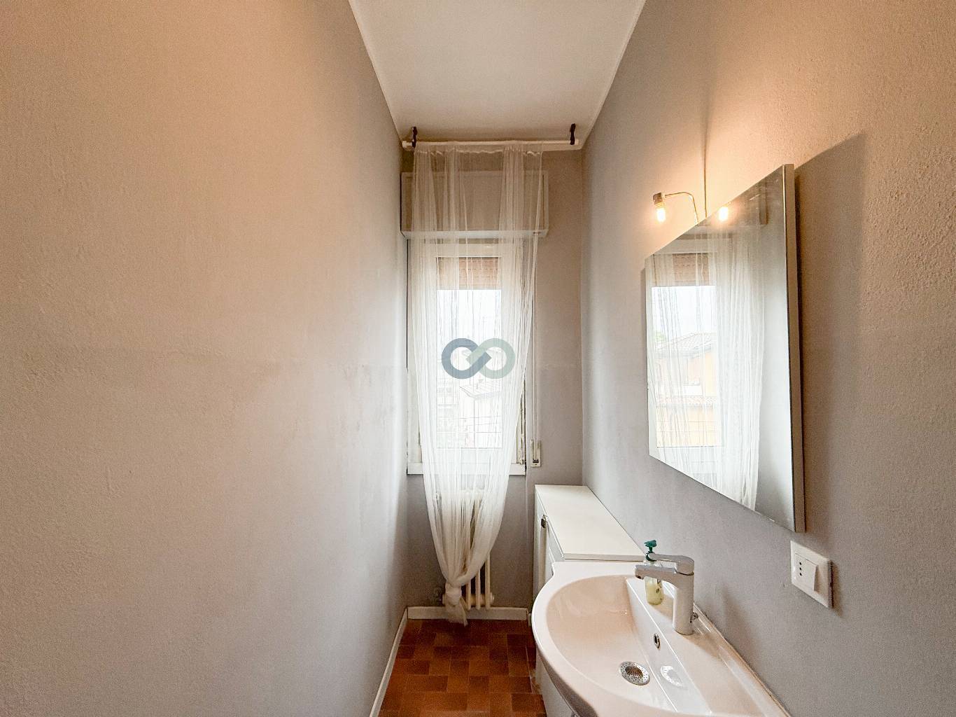 APPARTAMENTO TRILOCALE CON TAVERNA E GIARDINO 11