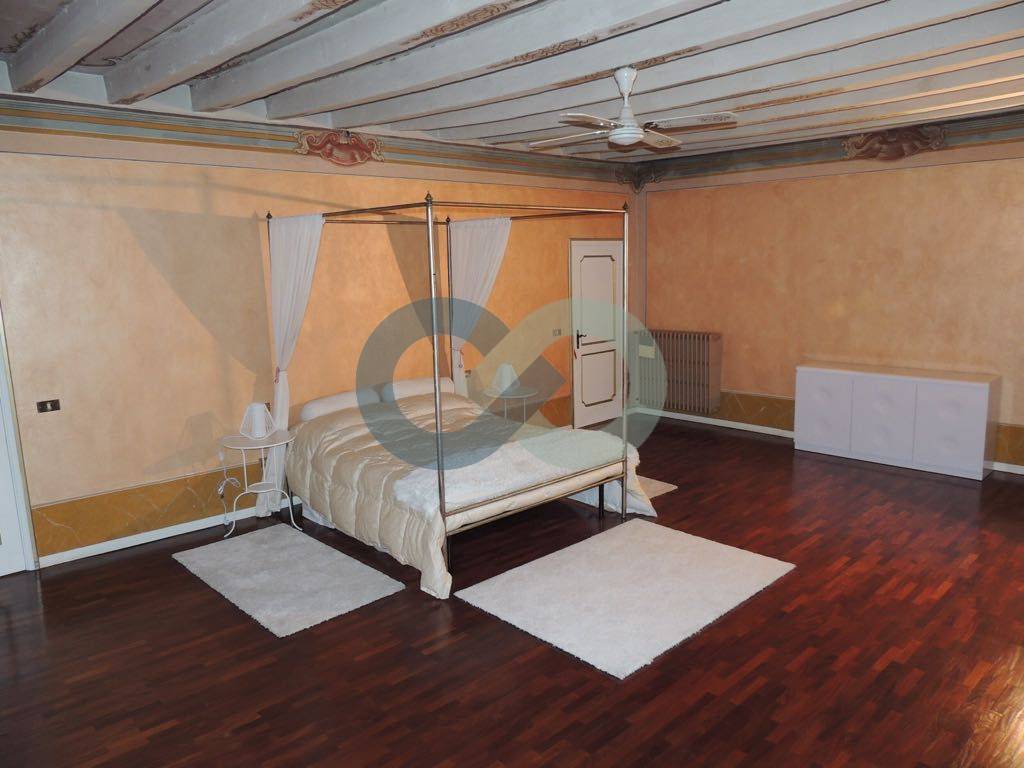 ELEGANTE ATTICO IN CENTRO STORICO 11