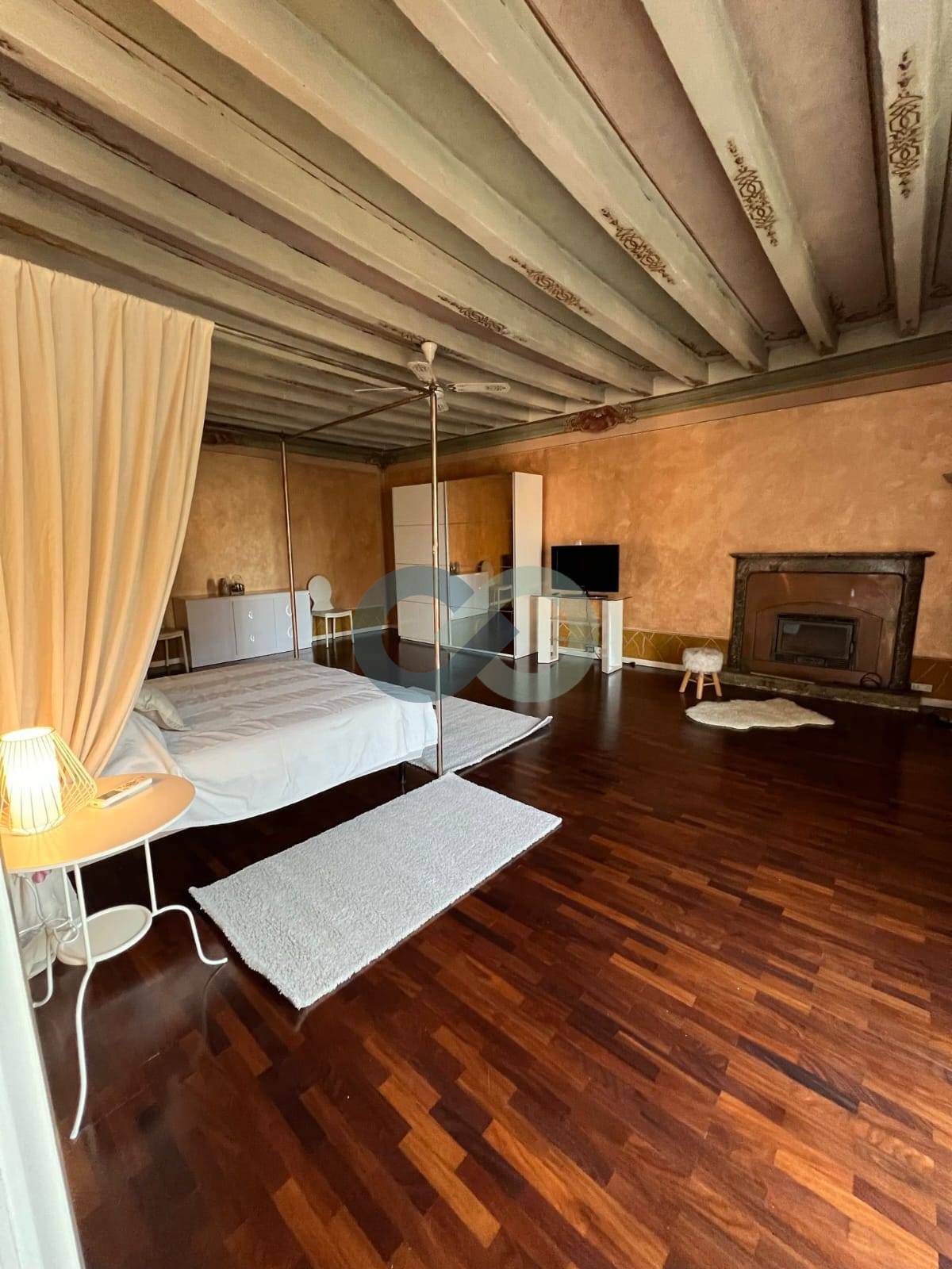 ELEGANTE ATTICO IN CENTRO STORICO 12