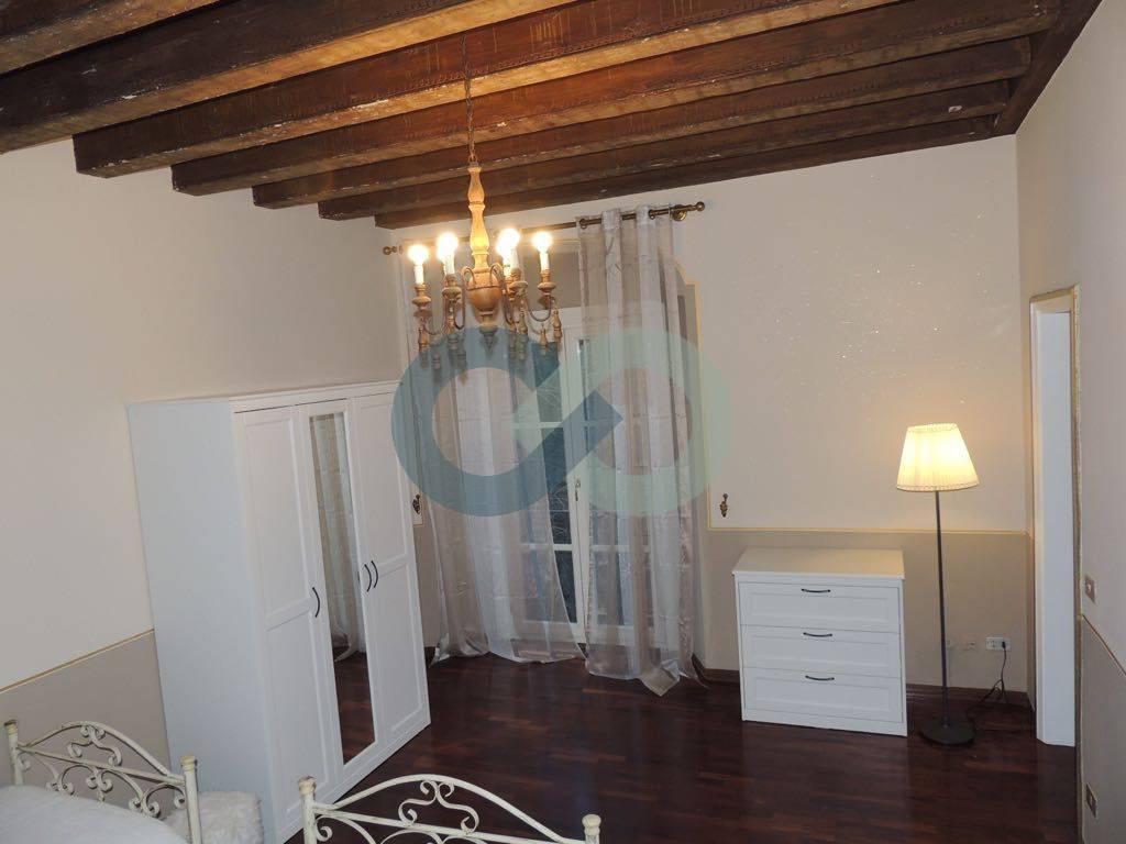 ELEGANTE ATTICO IN CENTRO STORICO 26