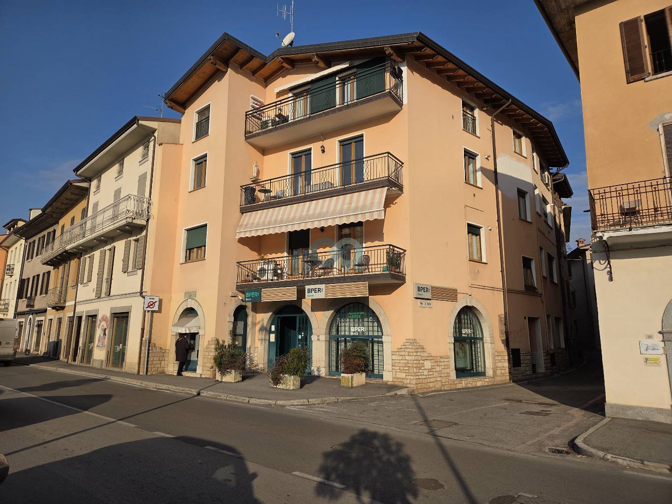 Locale commerciale locato – Ottimo investimento con rendita 6,5% 2