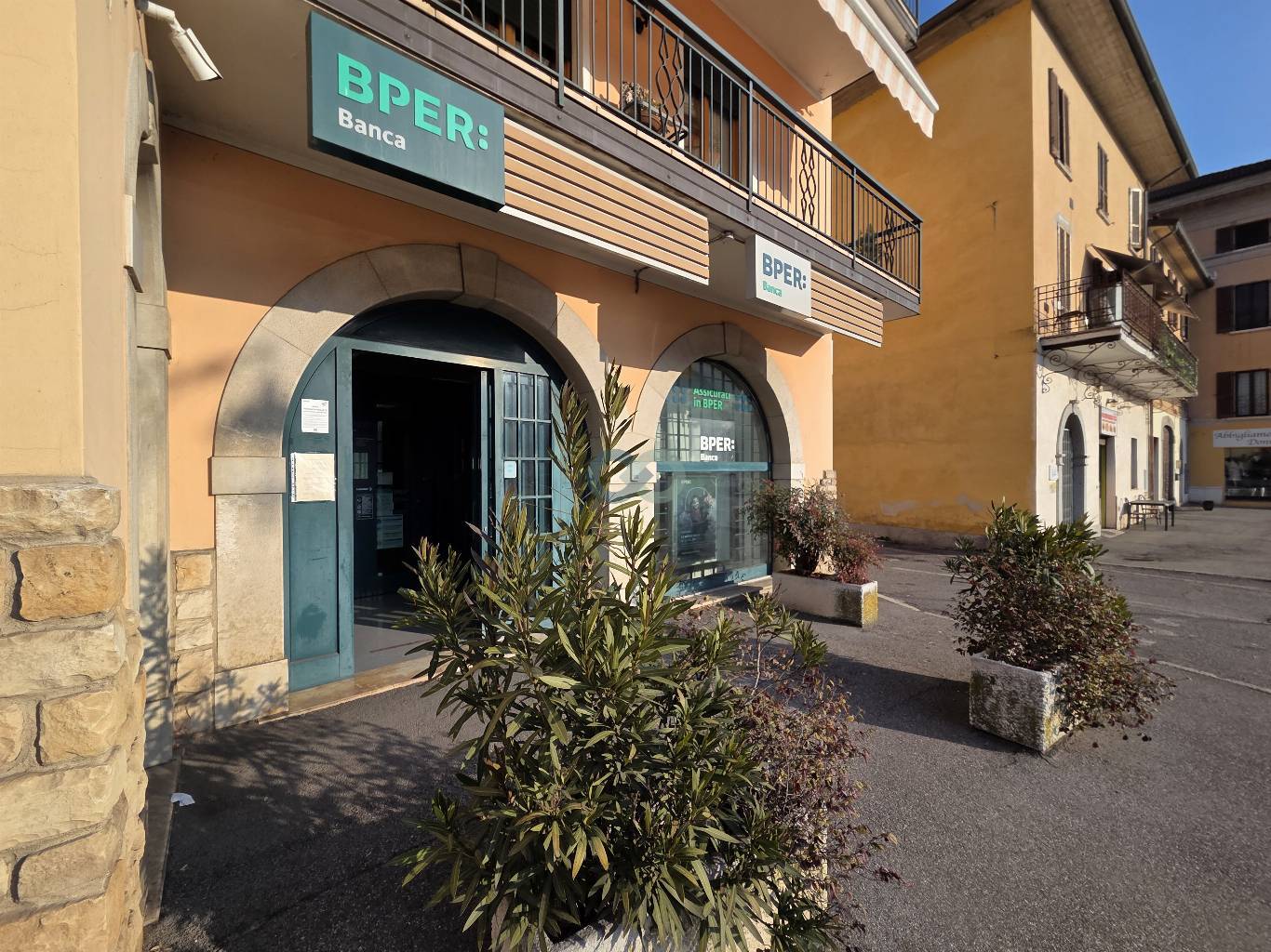 Locale commerciale locato – Ottimo investimento con rendita 6,5% 7