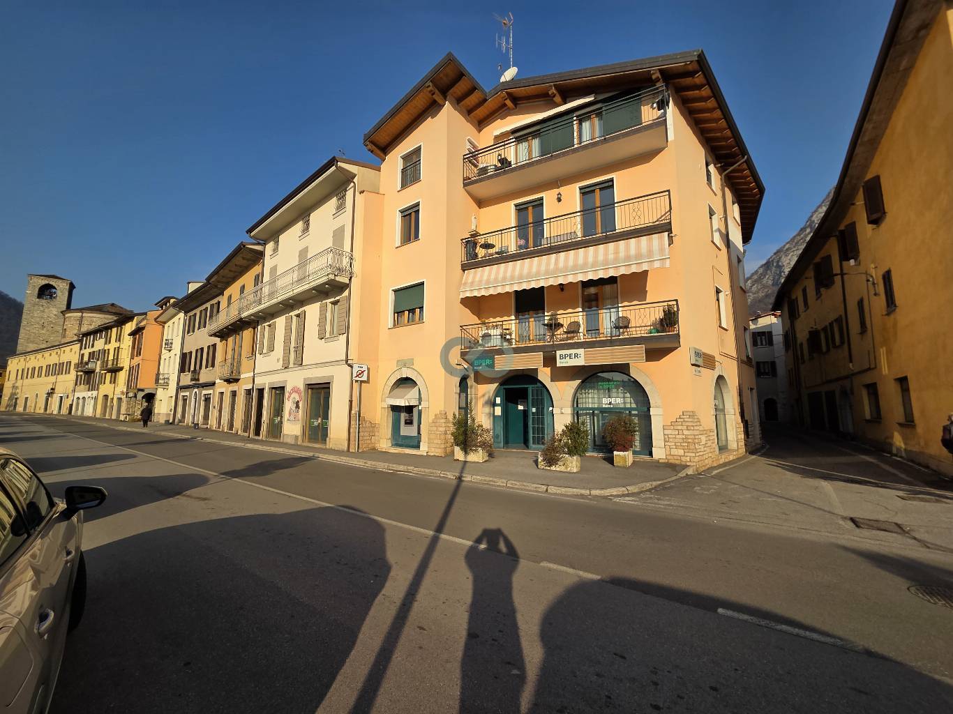 Locale commerciale locato – Ottimo investimento con rendita 6,5% 1