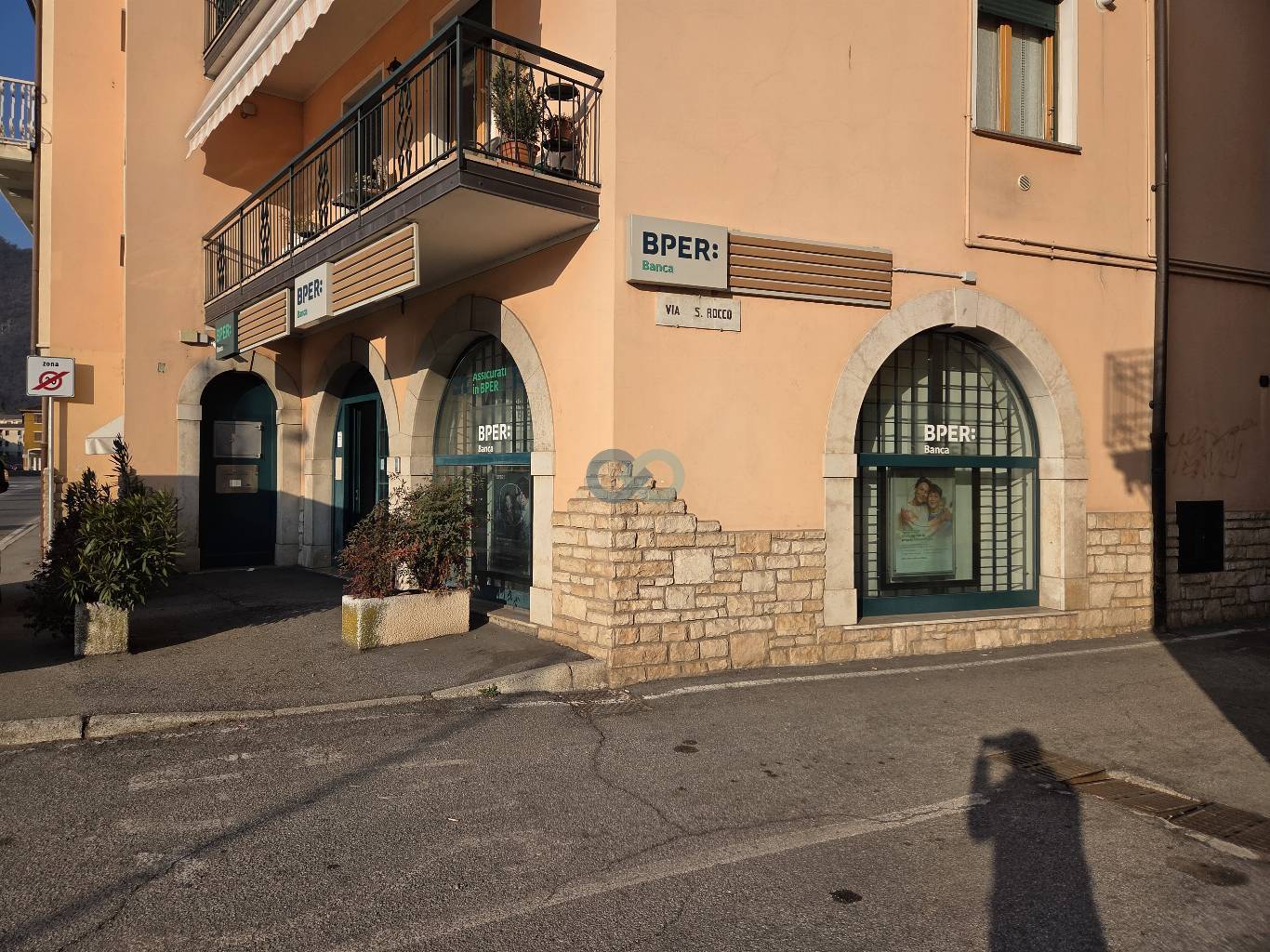 Locale commerciale locato – Ottimo investimento con rendita 6,5% 5