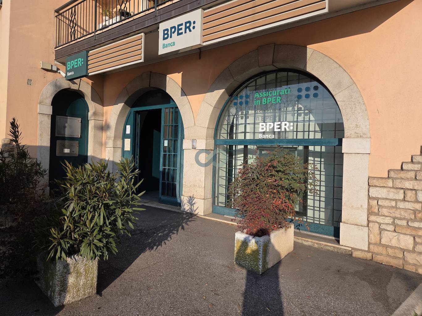Locale commerciale locato – Ottimo investimento con rendita 6,5% 6