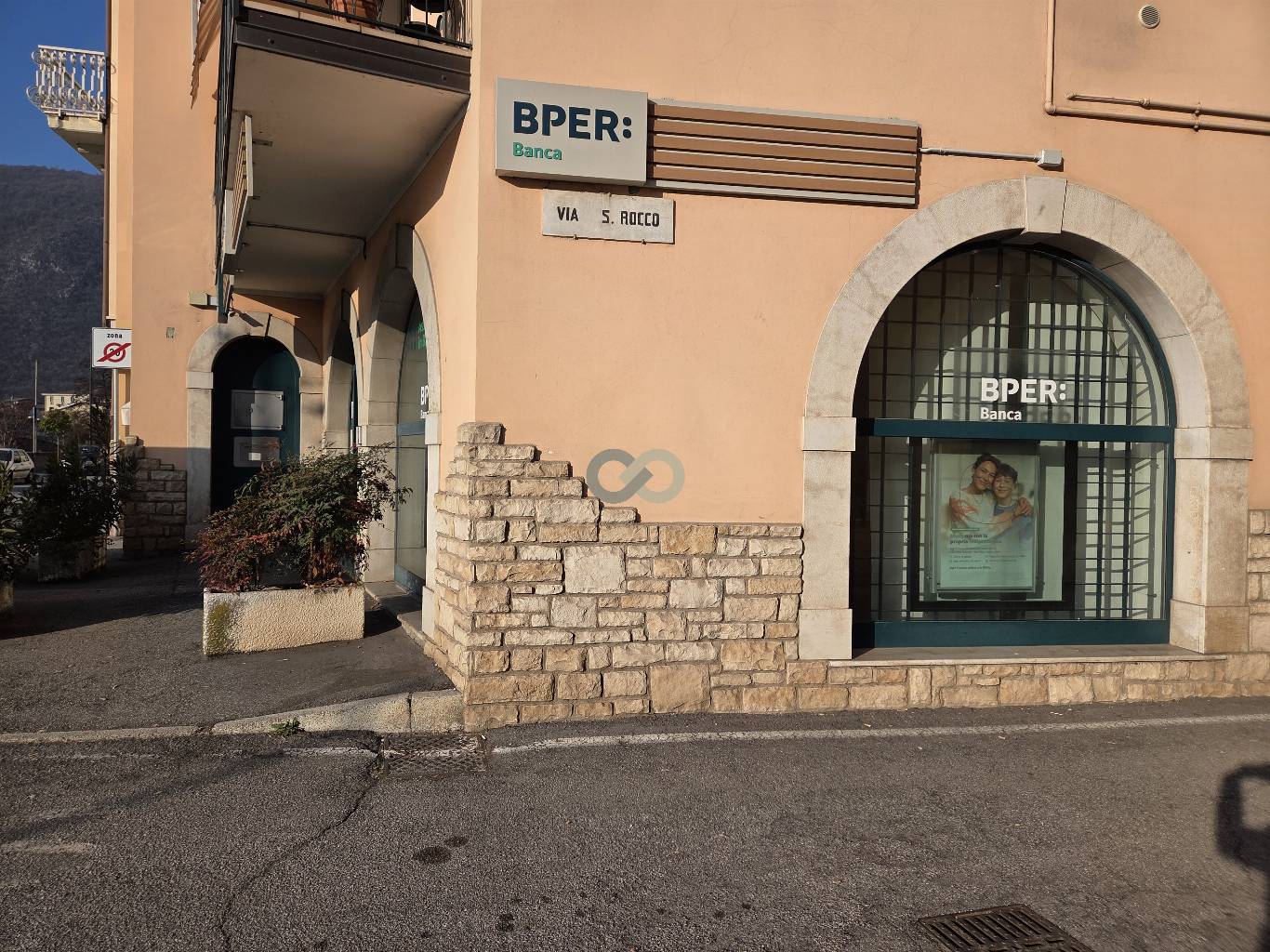 Locale commerciale locato – Ottimo investimento con rendita 6,5% 10