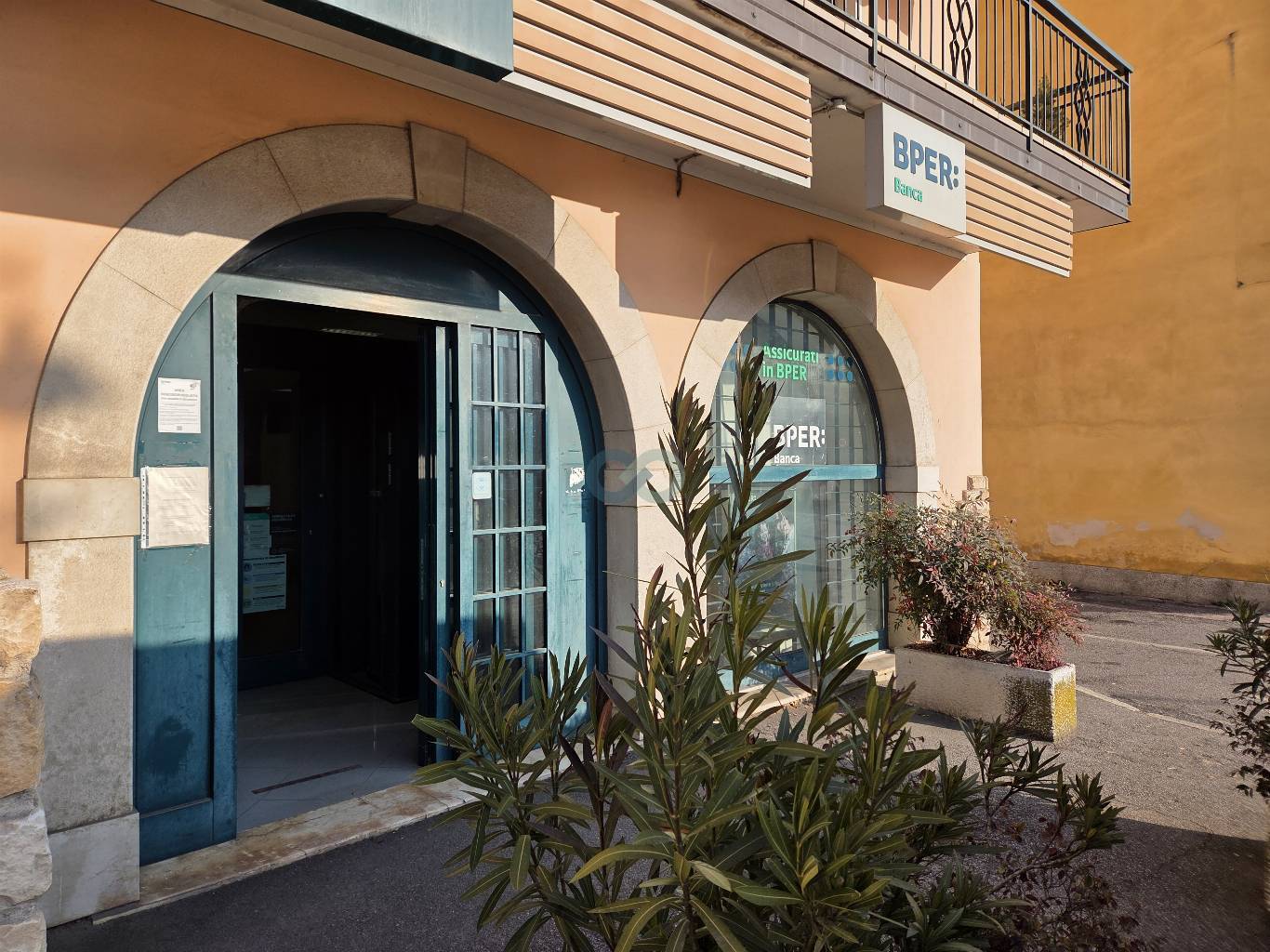 Locale commerciale locato – Ottimo investimento con rendita 6,5% 11