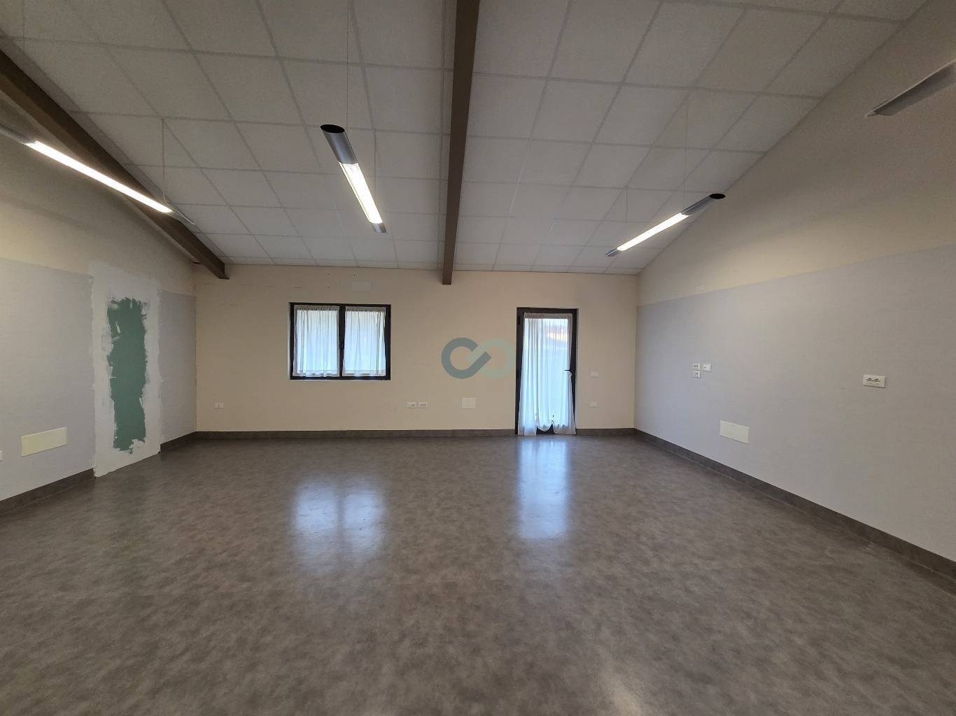 Locale direzionale con magazzino 6