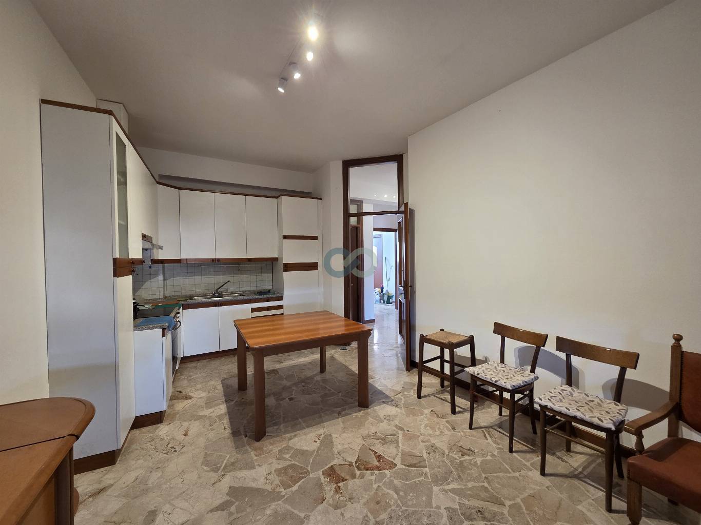 Spazioso bilocale con ascensore 3