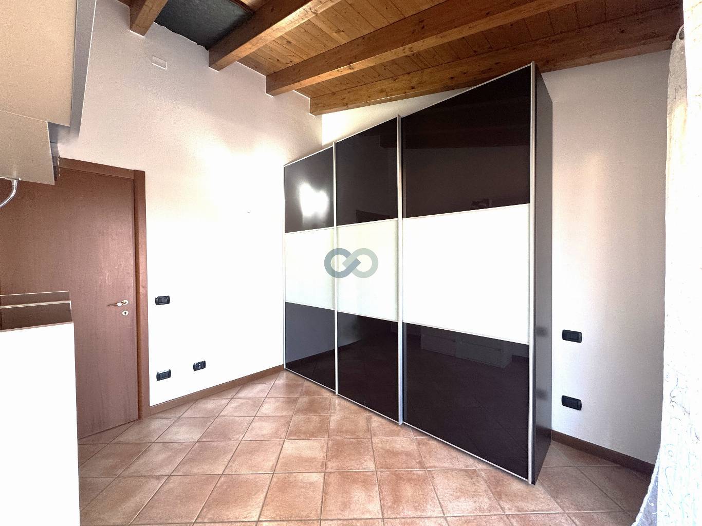 AMPIO E LUMINOSO APPARTAMENTO IN RESIDENCE CON PISCINA 20