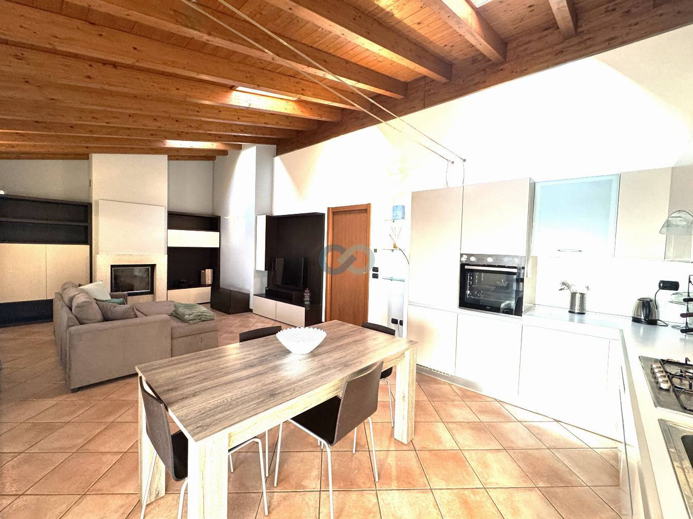 AMPIO E LUMINOSO APPARTAMENTO IN RESIDENCE CON PISCINA 5