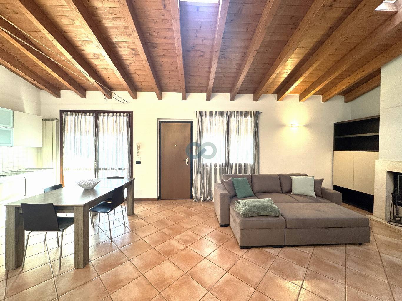 AMPIO E LUMINOSO APPARTAMENTO IN RESIDENCE CON PISCINA 4