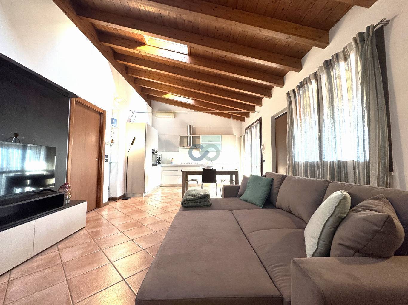 AMPIO E LUMINOSO APPARTAMENTO IN RESIDENCE CON PISCINA 12