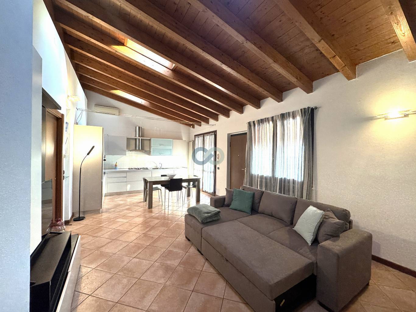 AMPIO E LUMINOSO APPARTAMENTO IN RESIDENCE CON PISCINA 8