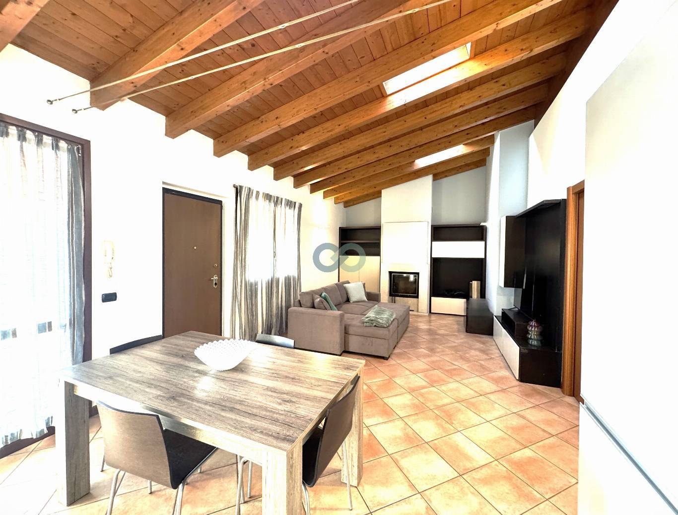 AMPIO E LUMINOSO APPARTAMENTO IN RESIDENCE CON PISCINA 6