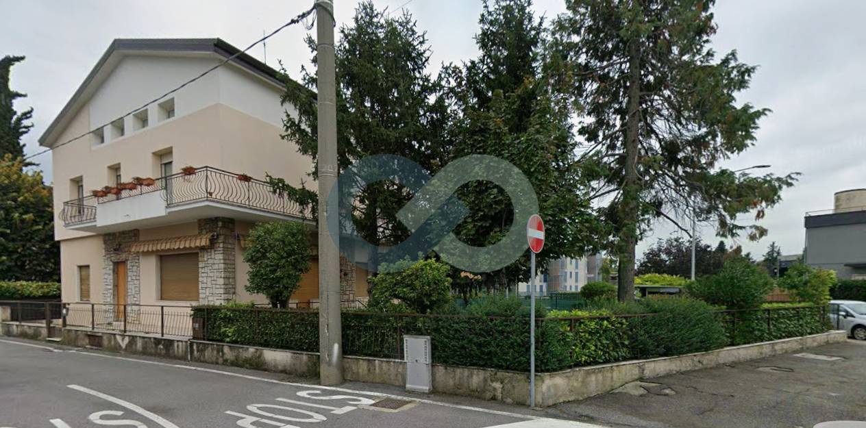 Bifamiliare piano terra con giardino 33