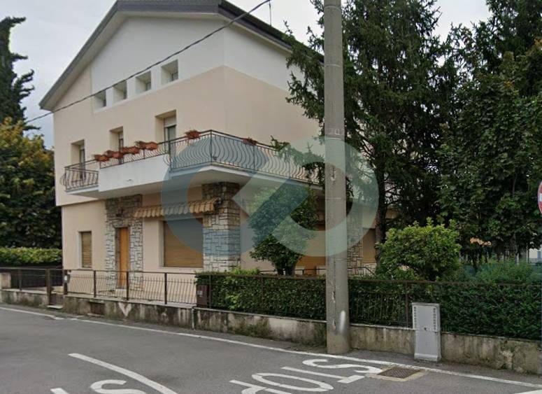 Bifamiliare piano terra con giardino 34