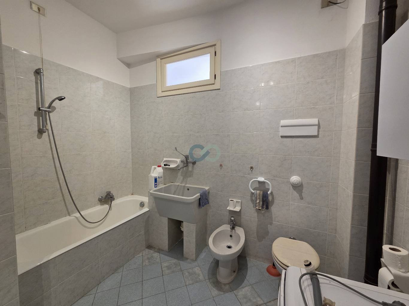 Spazioso trilocale con balcone 9