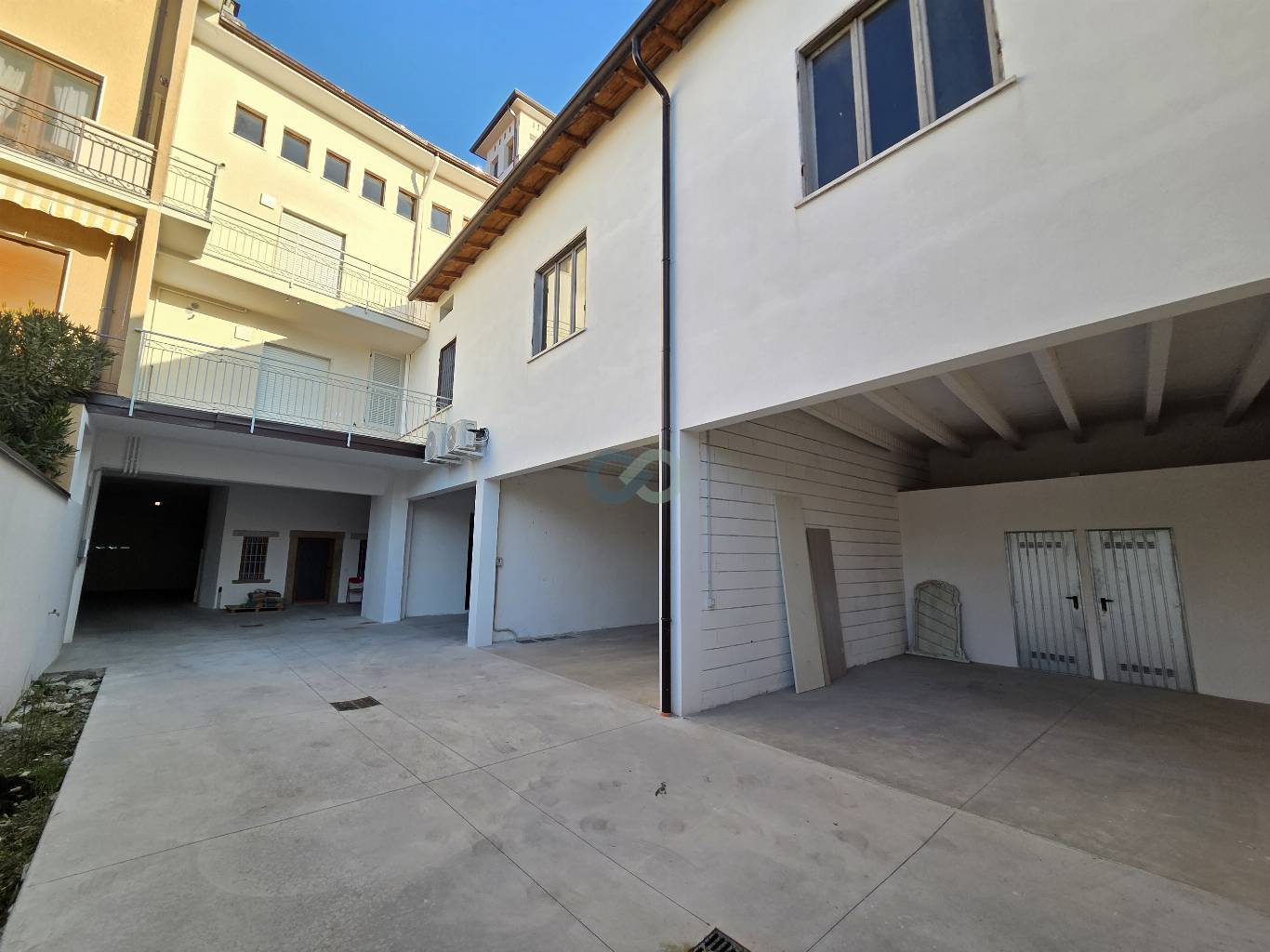 Spazioso trilocale con balcone 16