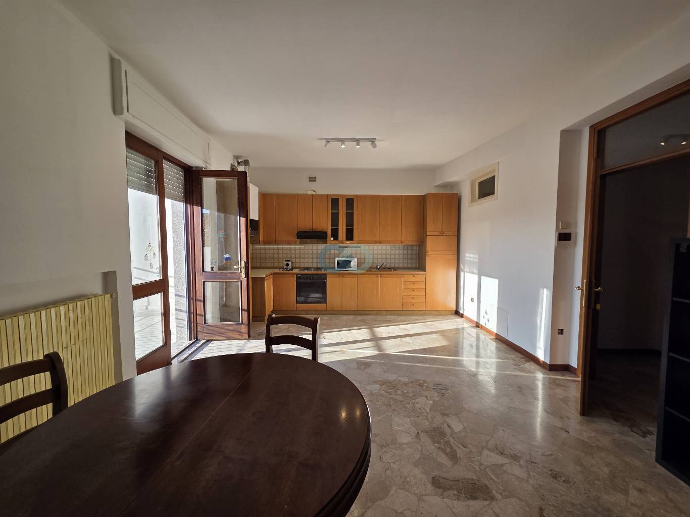 Spazioso trilocale con balcone 6