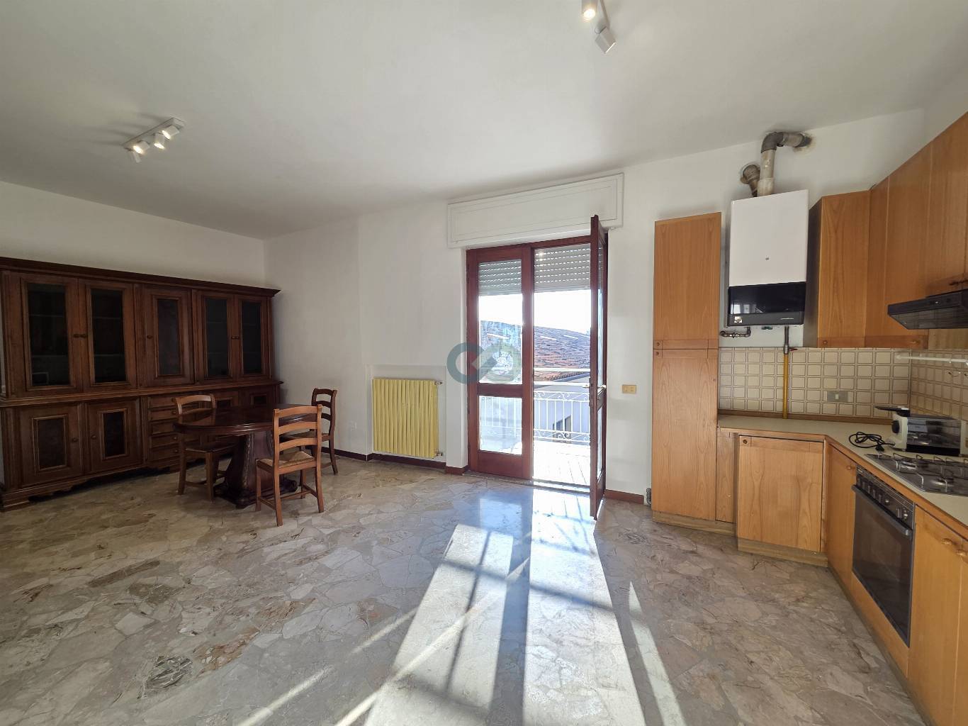 Spazioso trilocale con balcone 4