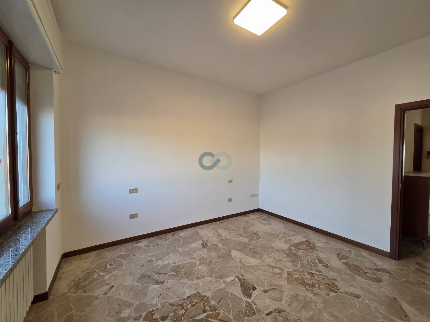 Spazioso trilocale con balcone 5