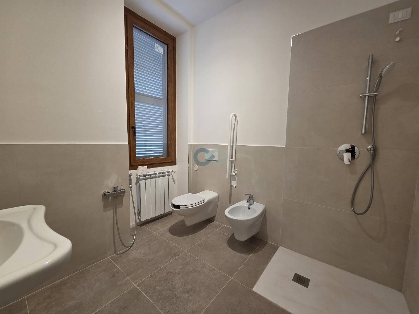 Trilocale completamente ristrutturato 15