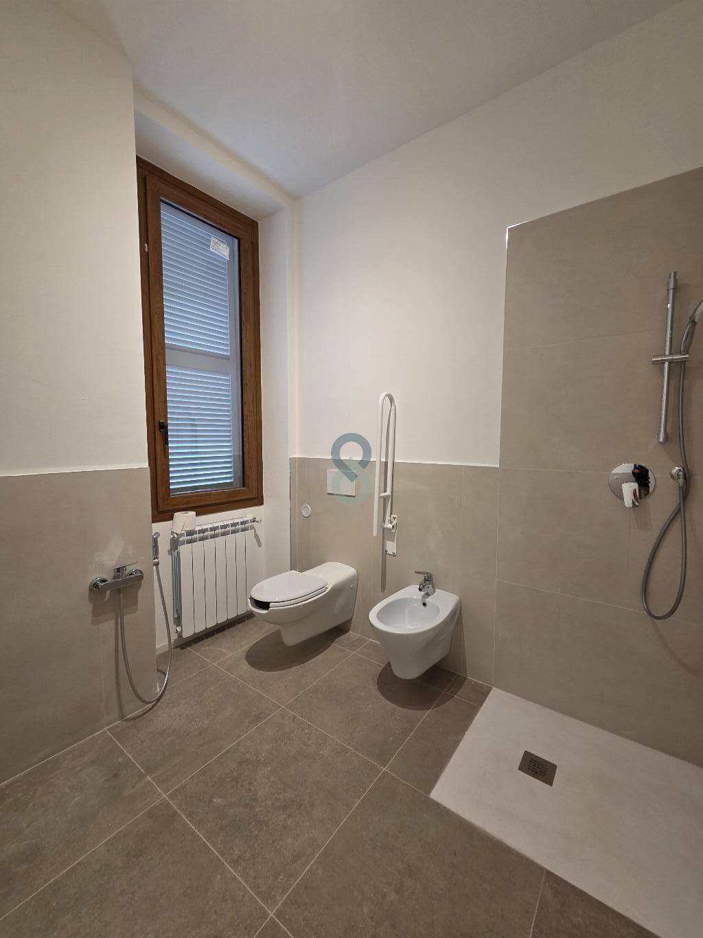 Trilocale completamente ristrutturato 16