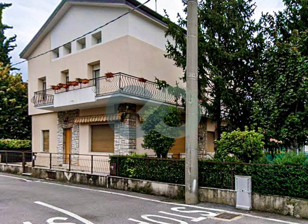 Bifamiliare piano terra con giardino 23