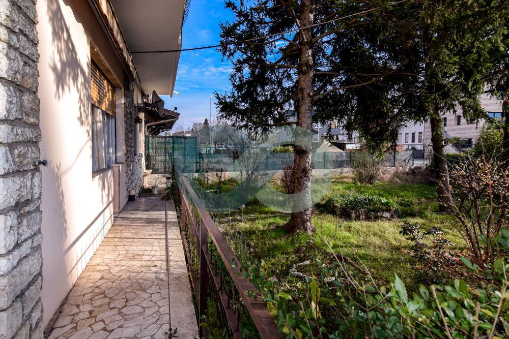 Bifamiliare piano terra con giardino 30