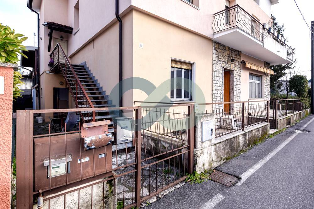 Bifamiliare piano terra con giardino 32