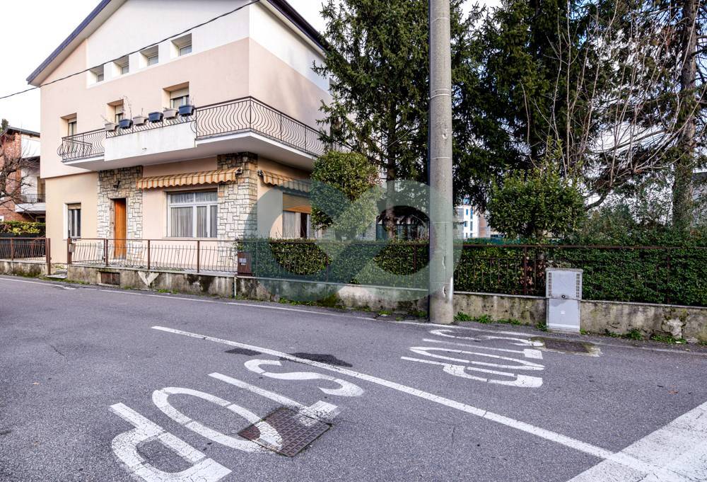 Bifamiliare piano terra con giardino 36