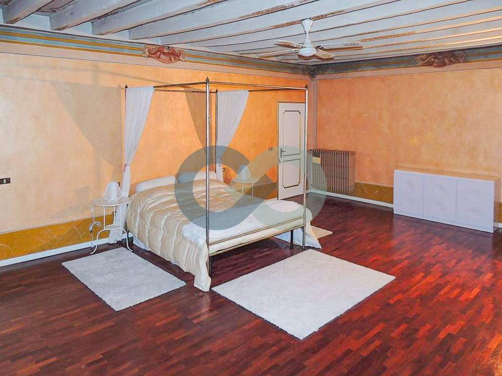 ELEGANTE ATTICO IN CENTRO STORICO 26