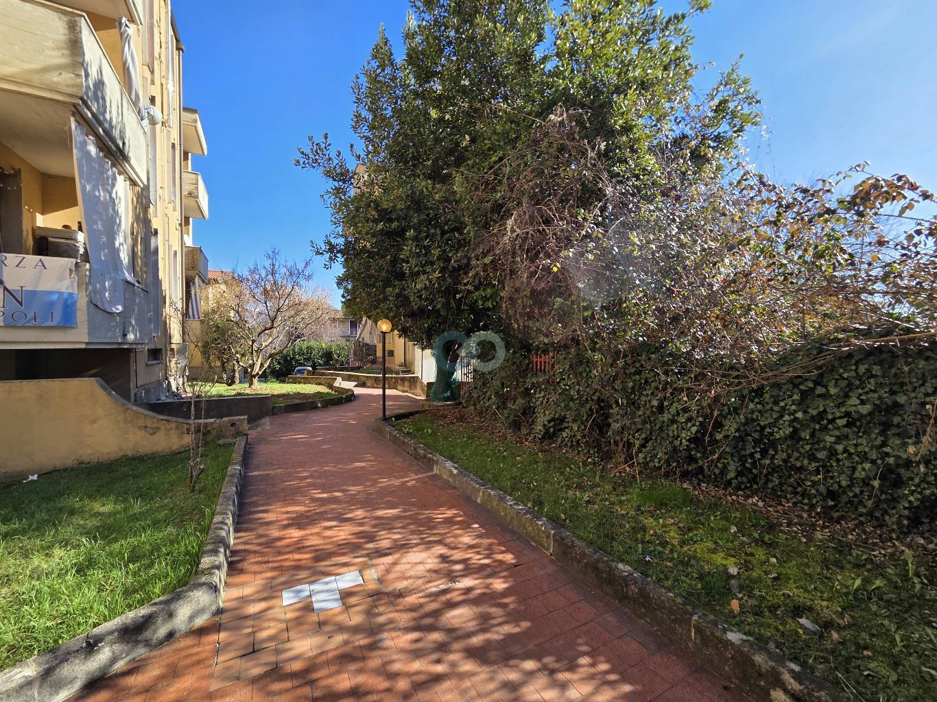 Appartamento con box e cantina 32