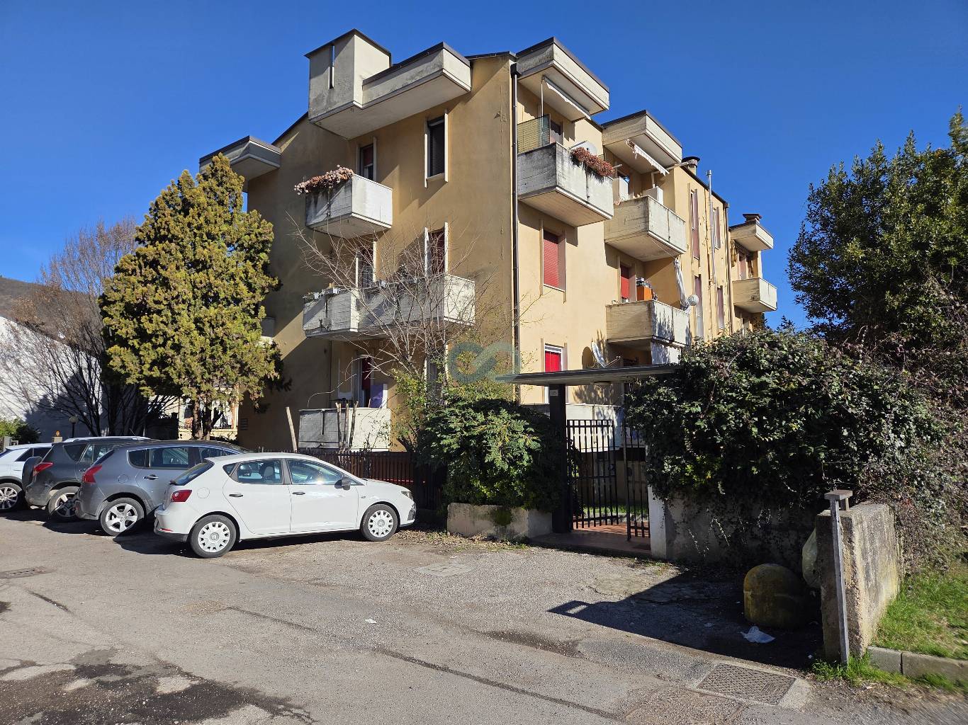 Appartamento con box e cantina 25