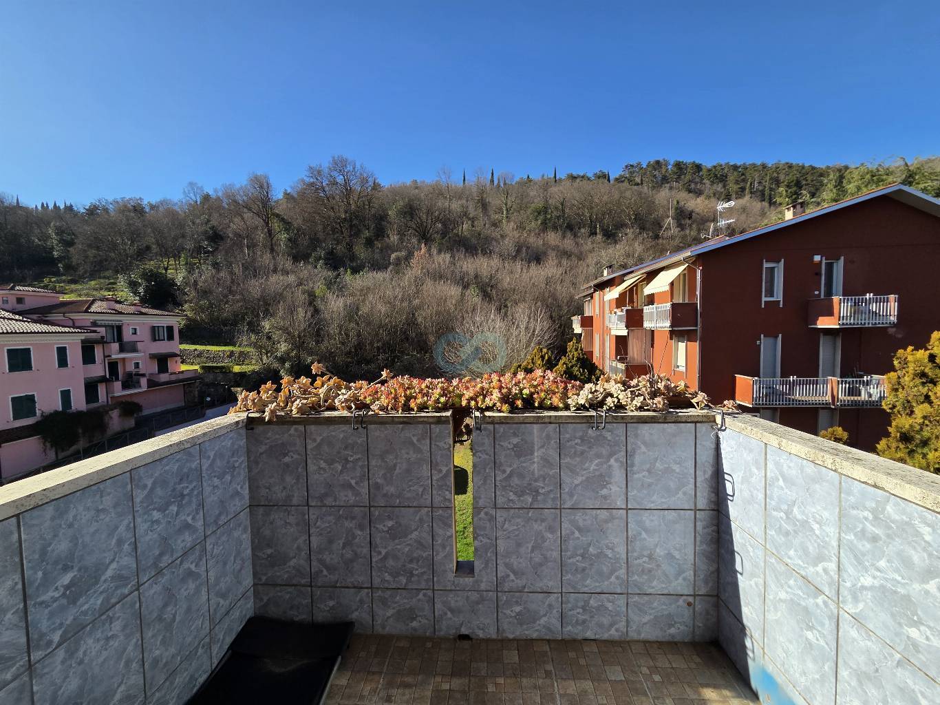 Appartamento con box e cantina 22