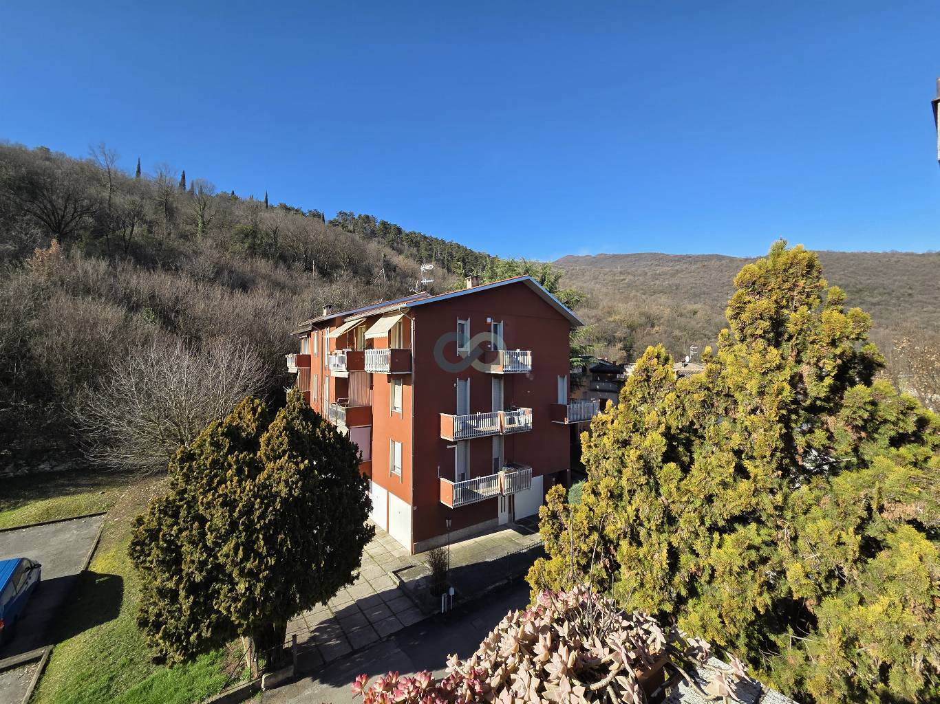 Appartamento con box e cantina 28