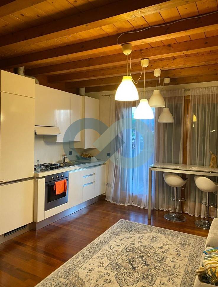 Monolocale con terrazzo e box 10