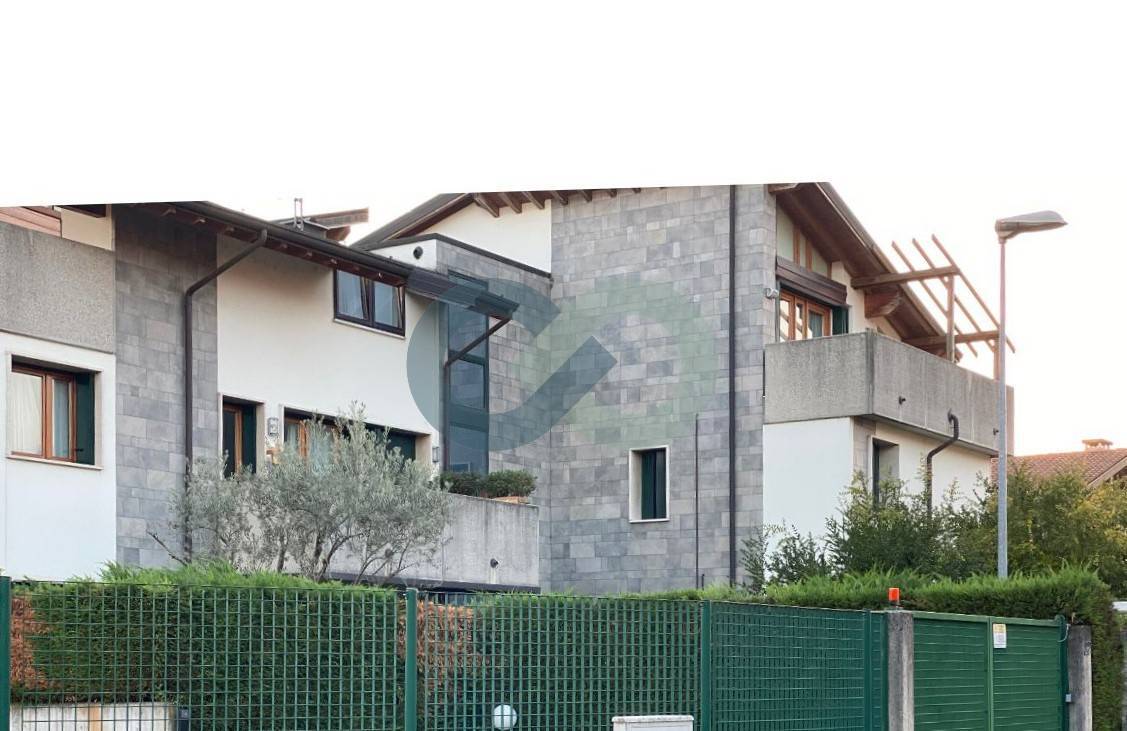 Monolocale con terrazzo e box 14