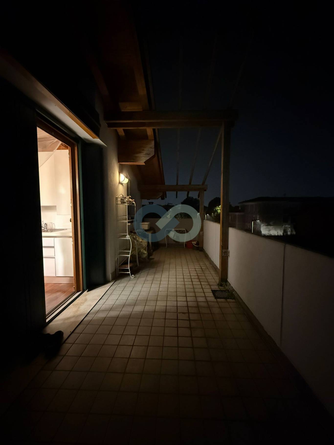 Monolocale con terrazzo e box 27