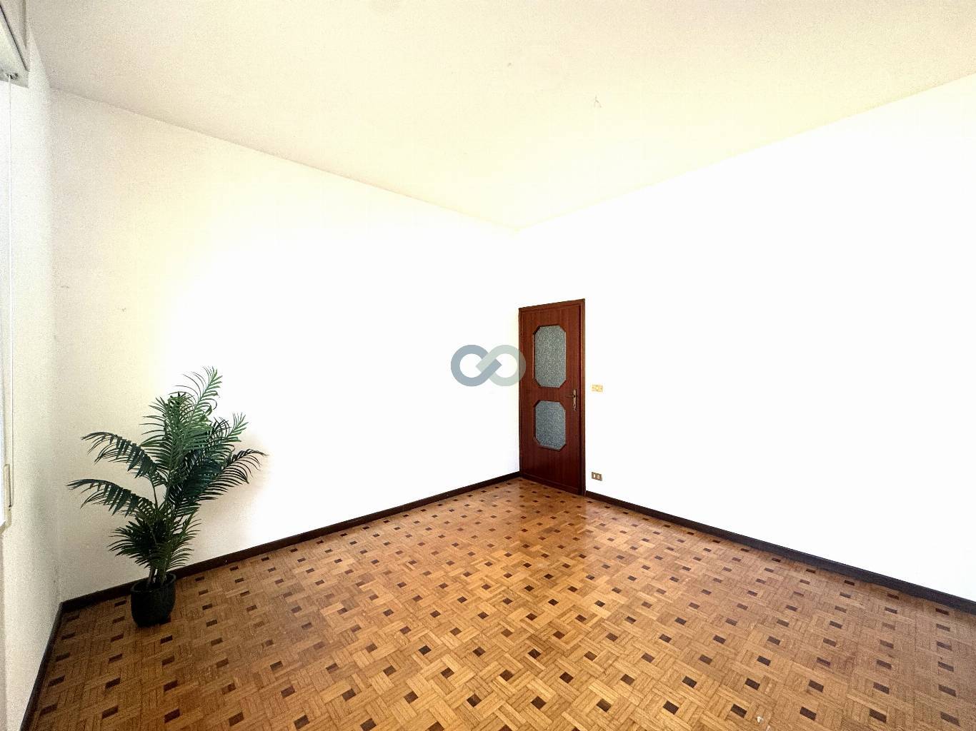 PALAZZINA DI TRE APPARTAMENTI 12