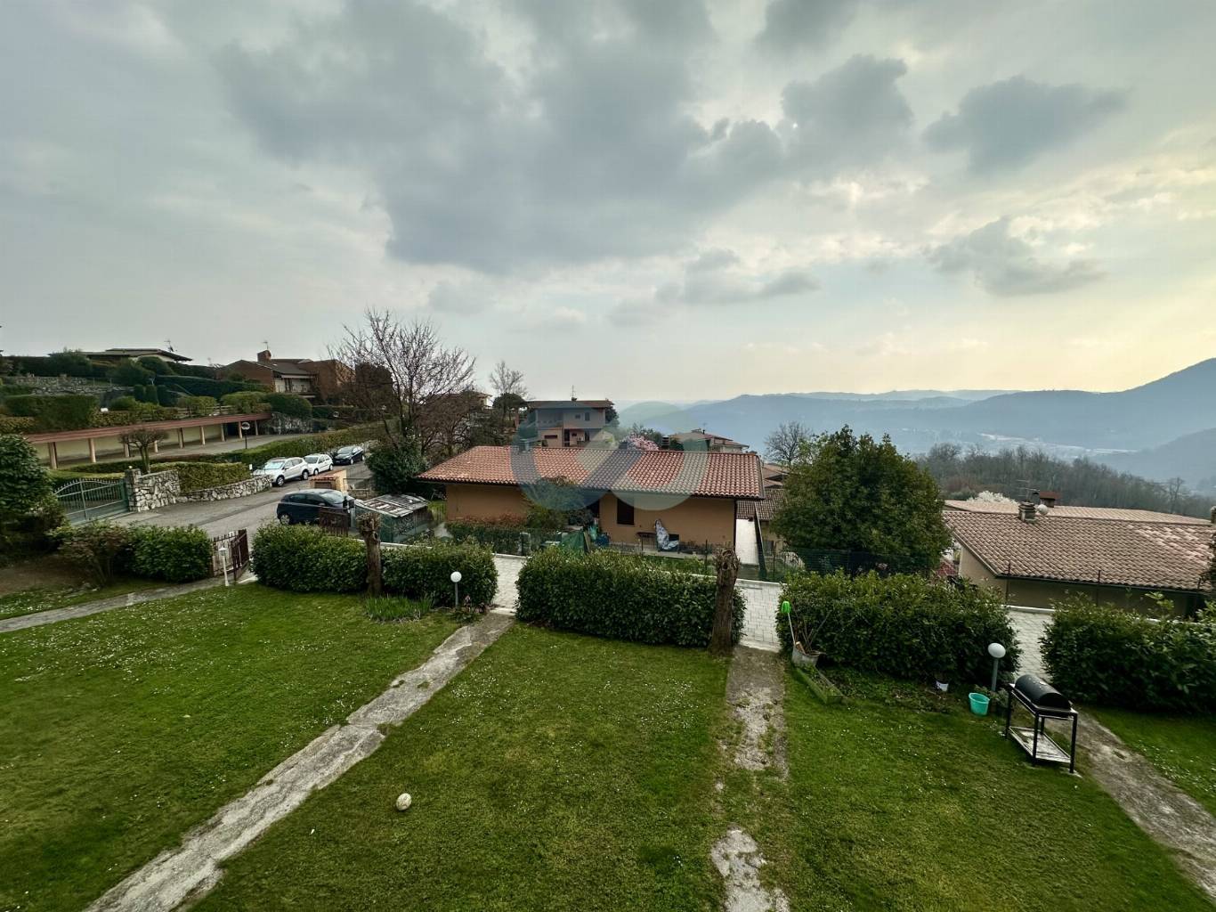 Trilocale con vista lago 2