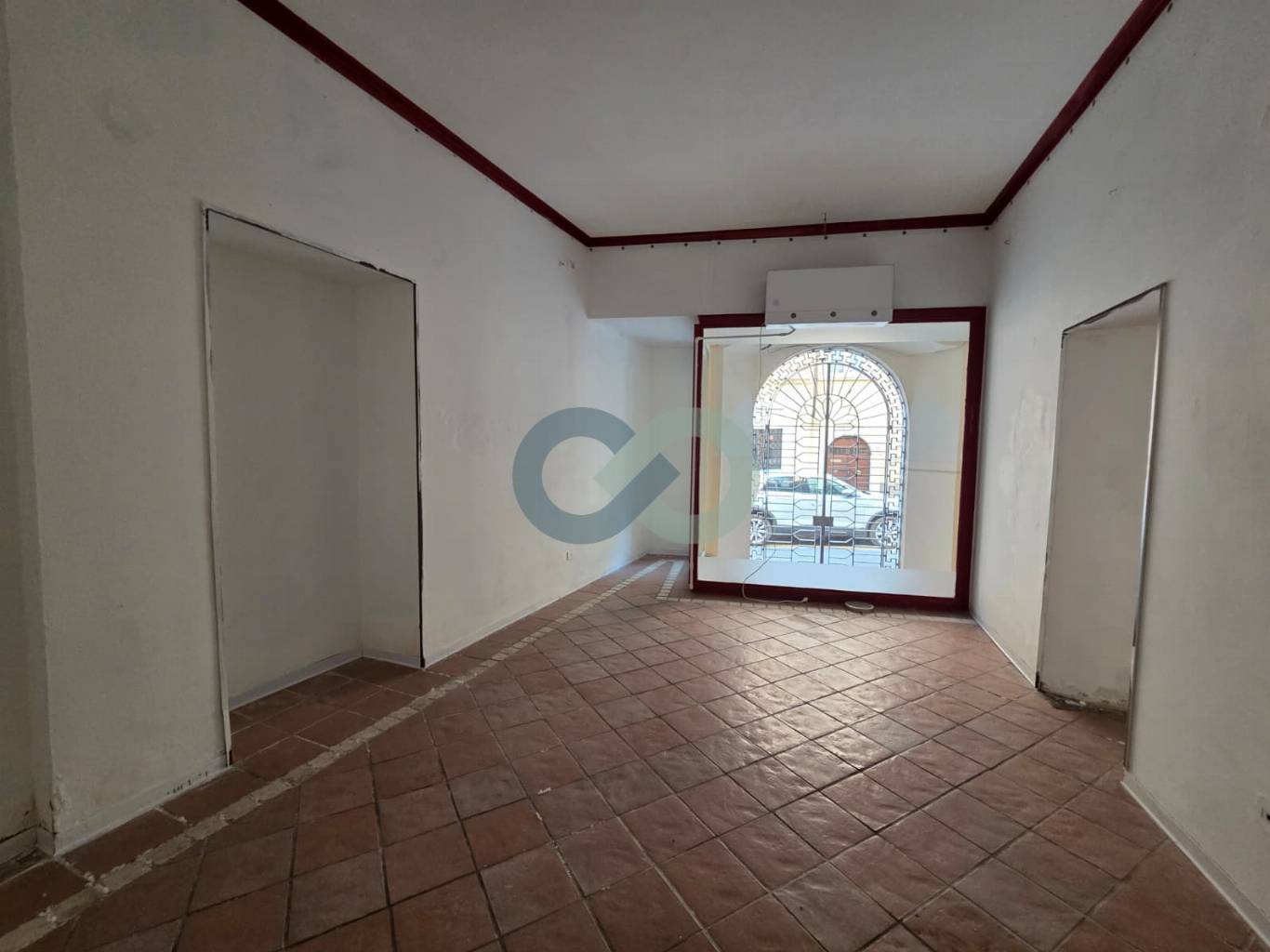 Negozio in zona di forte passaggio 5