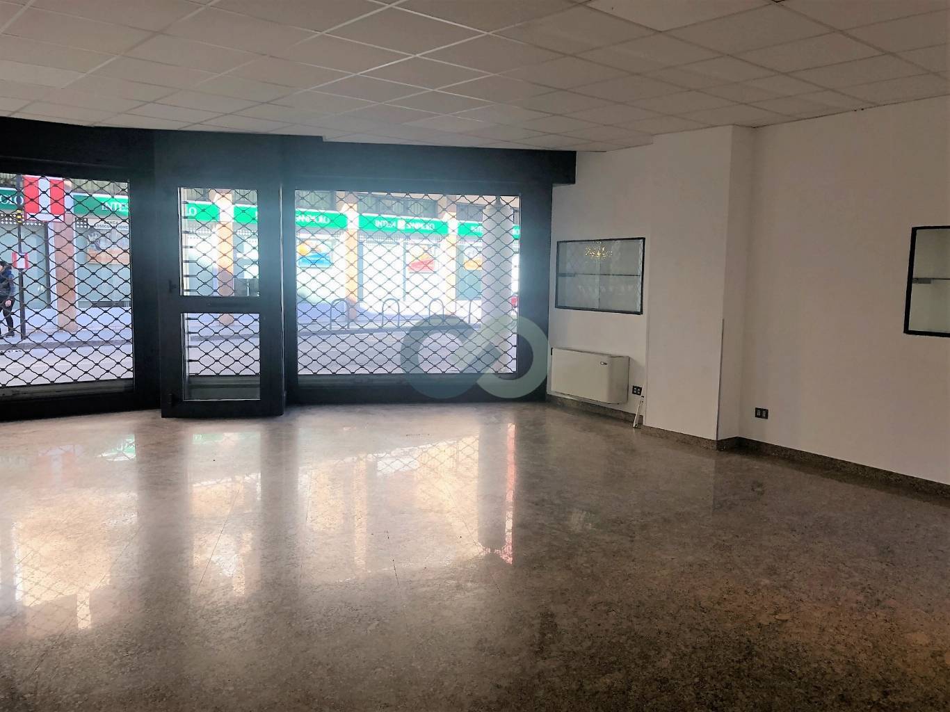 NEGOZIO FRONTESTRADA 1