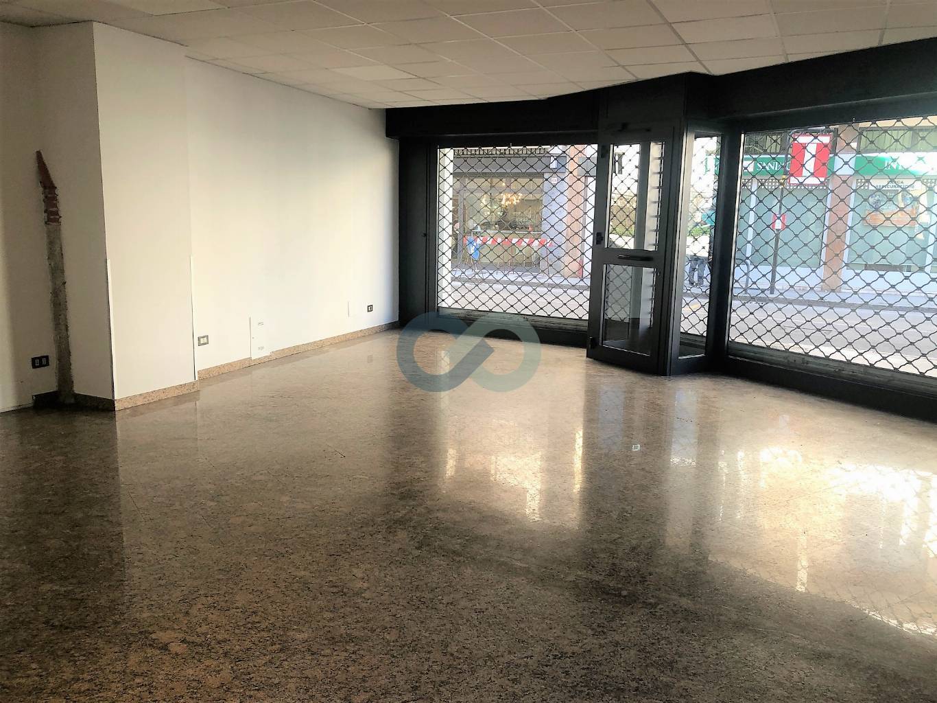 NEGOZIO FRONTESTRADA 4