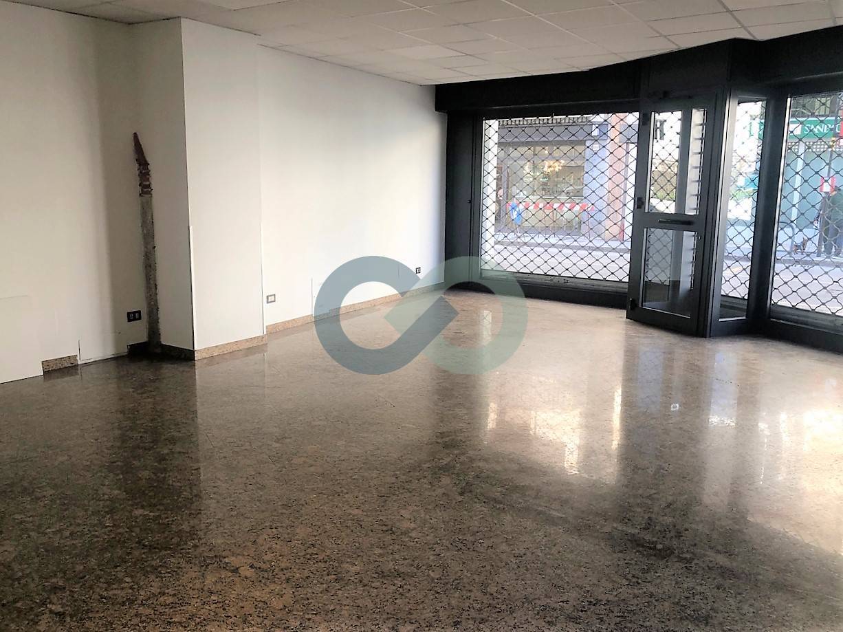 NEGOZIO FRONTESTRADA 6